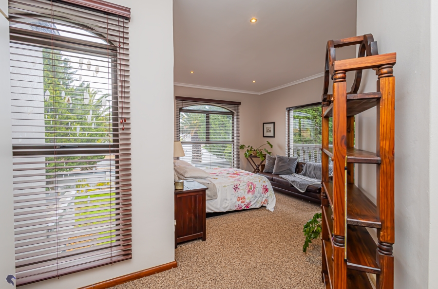 4 Bedroom Property for Sale in Myburgh Park Western Cape